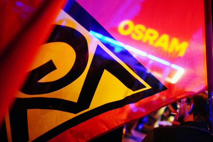 Osram will 800 von derzeit 5600 Arbeitsplätzen in Deutschland laut IG Metall streichen.