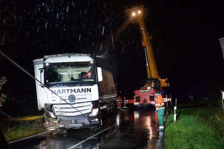 Zwei Stunden später war der Lkw befreit.