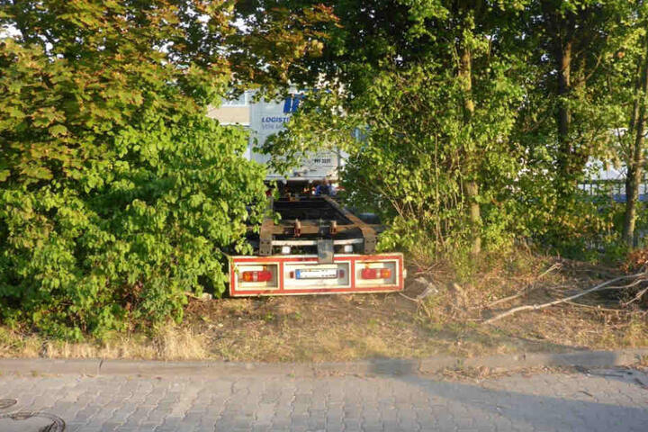 Die Bergung des Lastwagens dauerte Stunden.