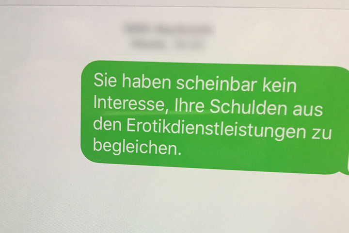 Die Betrüger verschickten ihre Drohungen per SMS. (Symbolbild)