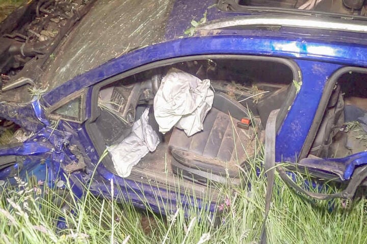 Zuvor hatte sich der Wagen mehrfach überschlagen.