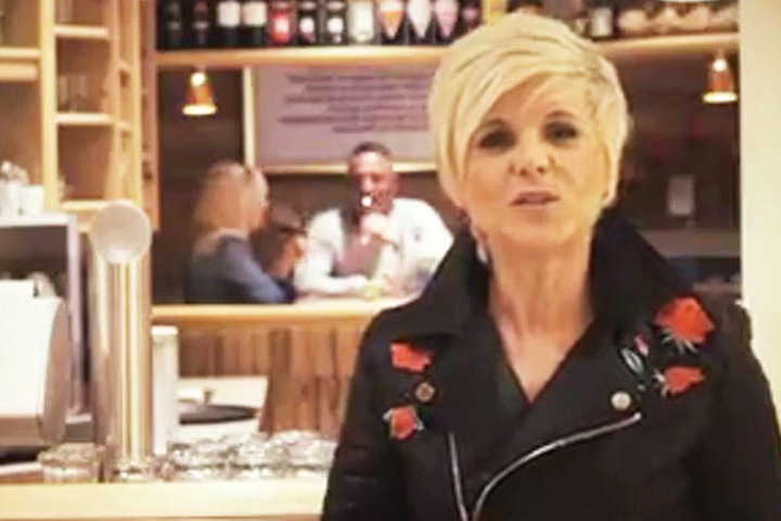 Im Musikvideo "Tausend bittersüße Tränen" macht die Country-Lady ihren Ehemann zum Liebhaber.