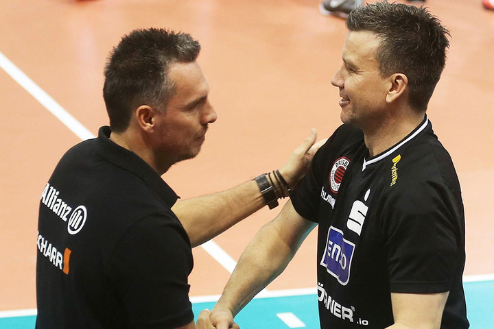 Vor zwei Jahren in Stuttgart: Guillermo Naranjo Hernandez (l.) und Alex Waibl würdigten sich keines Blickes, gaben sich aber zumindest die Hand.