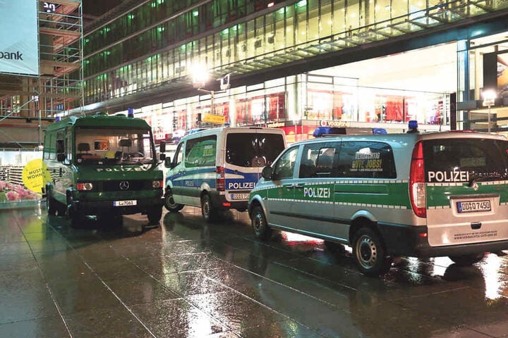 Auch wenn am Wiener Platz die Luft brennt, helfen die harten Jungs vom
Ordnungsamt aus.