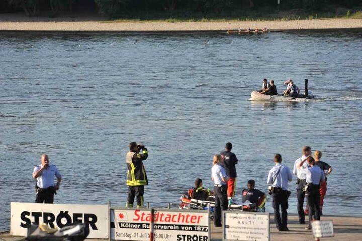 Per Boot und Helikopter suchten Rettungskräfte nach dem Vermissten.