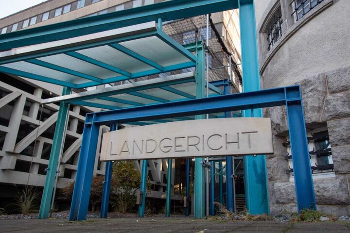 Der Prozess um den Betrug findet vor dem Landgericht Bielefeld statt.