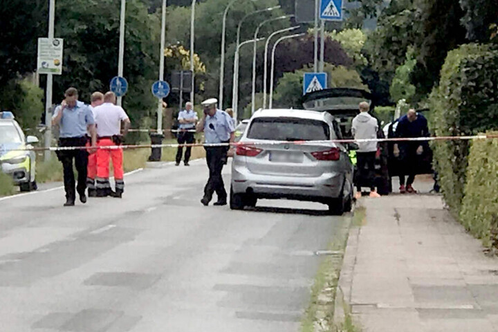 Zahlreiche Ermittler sind am Ort des Geschehens.