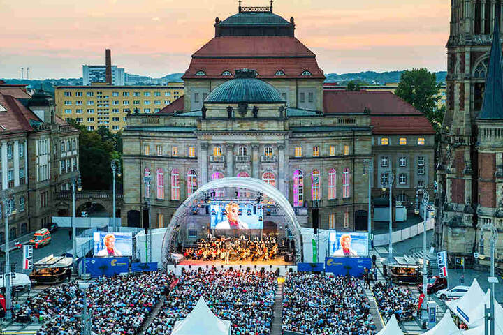 Romantische Kulisse, tolle Events: Die Filmnächte locken auch 2019 wieder Stars auf den Theaterplatz.