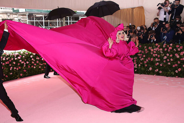Ihre Looks vom Gala-Abend stammen von Designer Brandon Maxwell (34).