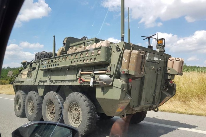 Der Militärtransport musste einen Zwischenstopp einlegen und sorgte zwischenzeitlich für Stillstand auf der Autobahn.
