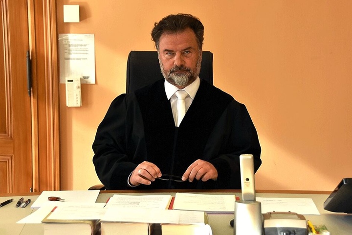 Richter Andreas Behrens (56) blieb knallhart: Die Haftstrafe für die Mutter setzte er NICHT zur Bewährung aus.