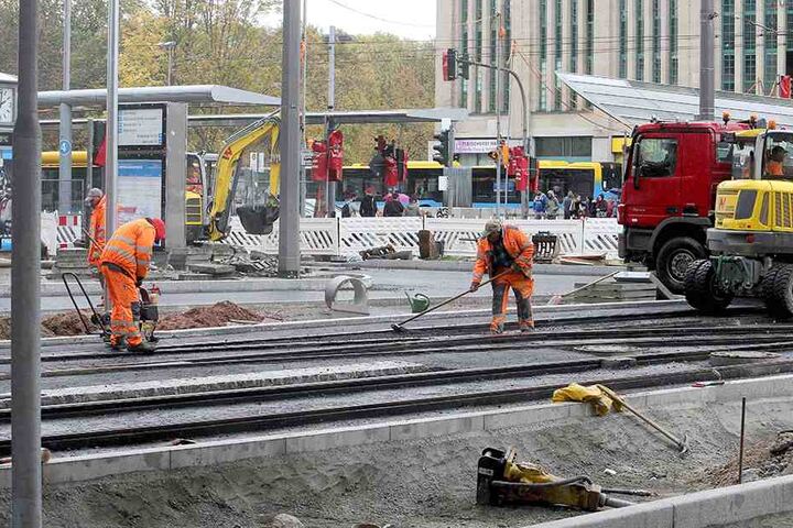 Noch werkeln die Arbeiter fleißig am Abschnitt der „Phase 2“, welche jetzt
eine Woche länger dauert.