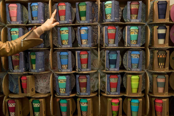 Mehrweg-Becher sollen die Umwelt schonen. (Symbolbild)