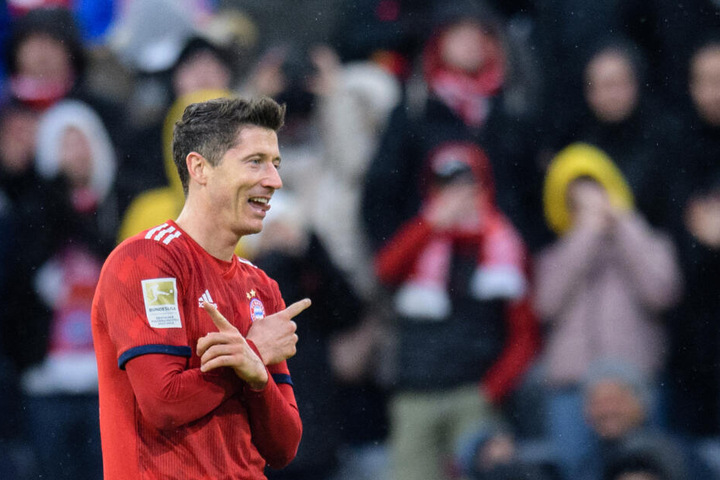 Robert Lewandowski vom FC Bayern München jubelt über seinen Treffer zum 6:0 gegen Wolfsburg.
