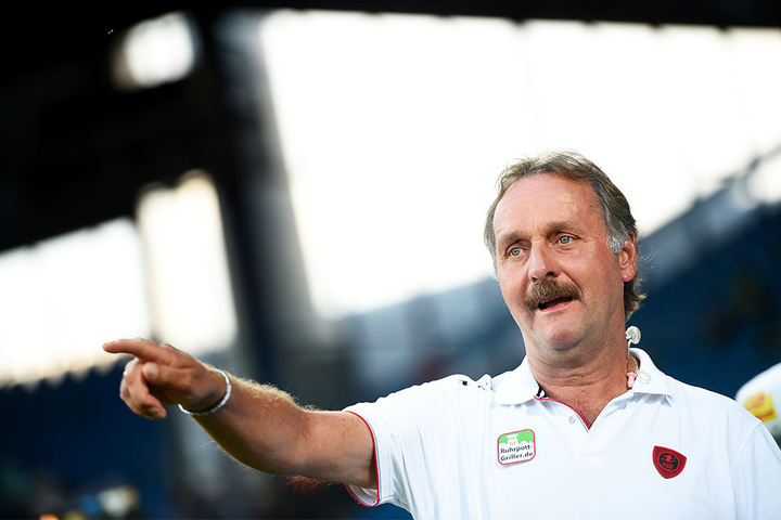 Wird er mit 63 Jahren zum ersten Mal im Ausland als Trainer tätig sein? Peter Neururer könnte bald COach von Bastian Schweinsteiger bei Chicago Fire werden.
