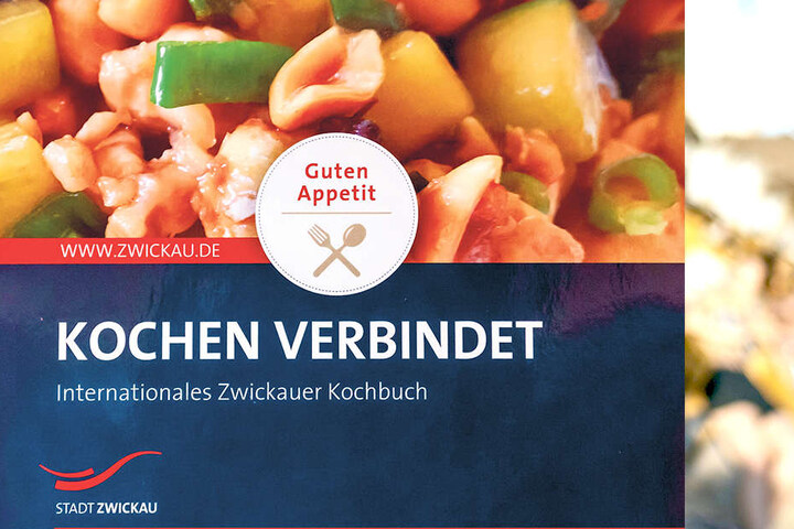 Zwickau hat ein internationales Kochbuch. Darin finden sich 34 Rezepte aus
neun Ländern. Auflage: 1000 Stück.
