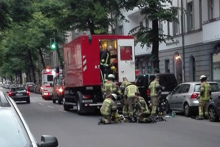 Feuerwehrmänner während des Einsatzes in Neukölln.