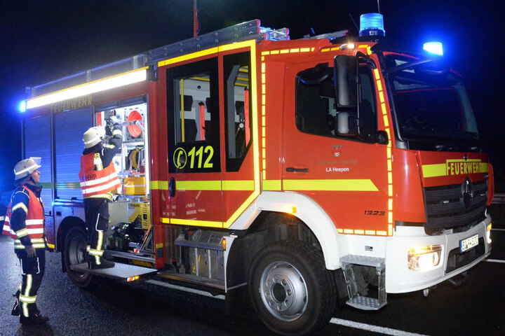 Die Feuerwehr rückte auf der A2 an.