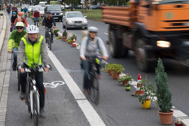 Damit sich Dresdens Radler sicherer fühlen, sind auch breitere Radspuren notwendig.