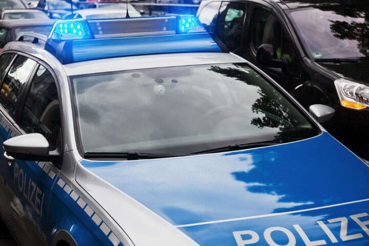 Nur 18 der 102 Rechts-Extremisten, gegen die ein Haftbefehl vorliegt, werden wegen politisch motivierter Delikte gesucht.