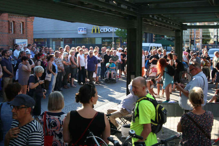 Rund 150 Menschen versammelten sich in Berlin-Schöneweide.