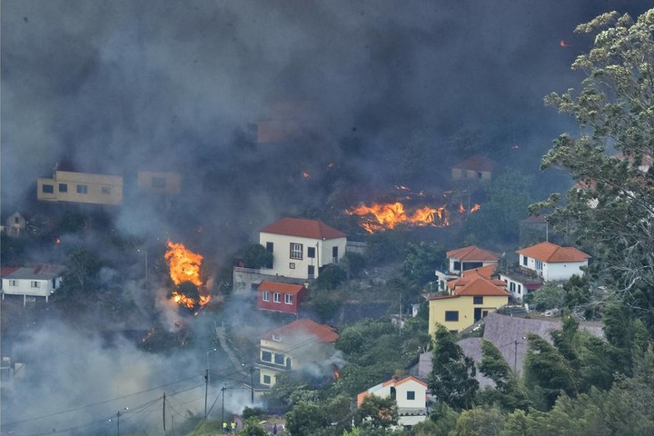 Die Waldbrände toben seit Montag auf der portugiesischen Atlantikinsel.