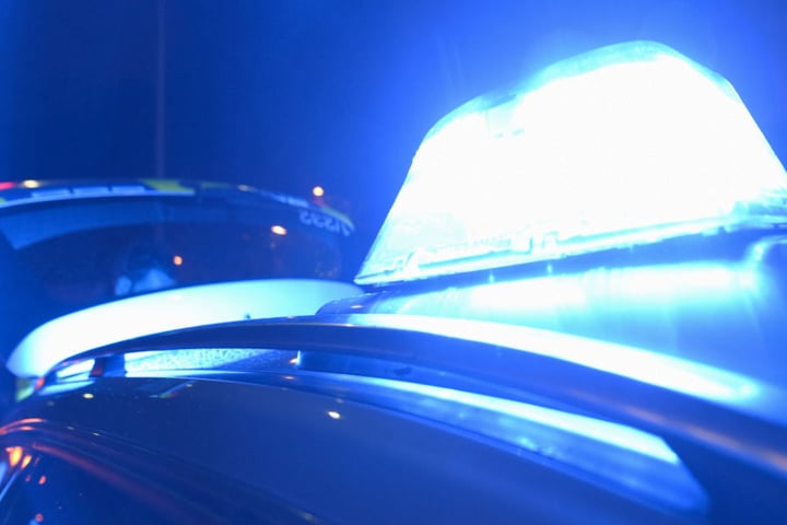 Ein 43 Jahre alter Mann war mit Blaulicht in seinem Auto unterwegs, nun droht Ärger. (Symbolbild)