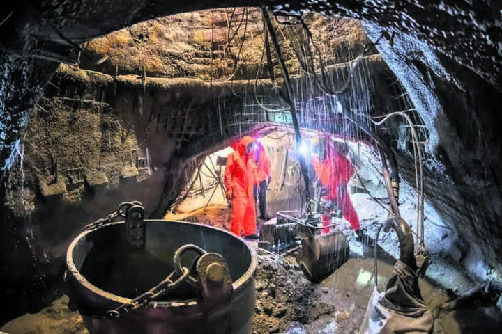 In Pöhlau wurden im 175 Meter tiefen Erkundungsschacht neben Wolfram auch Indium- und Vanadium-Vorkommen entdeckt.