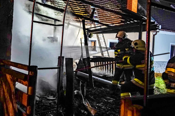 108 Kameraden befanden sich im Einsatz, um das Feuer zu löschen.
