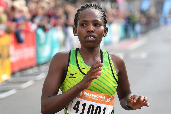 Siegerin bei den Frauen wurde wie im letzten Jahr die Kenianerin Gladys Kiprotich .