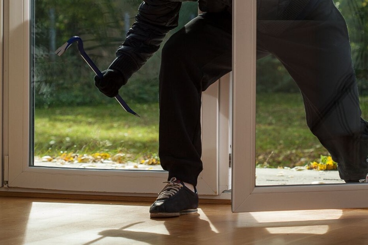 Straftäter hinterlassen am Tatort Schuhabdrücke. (Symbolbild)