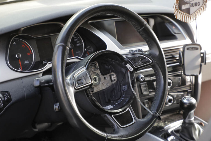 Die Täter bauten die Airbags professionell aus.