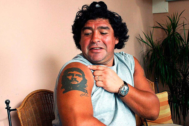 Fußball-Legende
Diego Maradona ließ
sich den Revoluzzer
auf den Arm stechen.