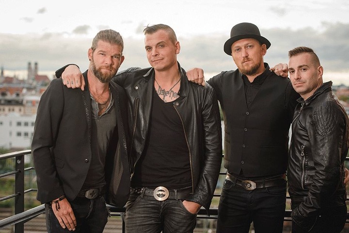 Bassist Jochen Gargitter, Sänger Philipp Burger, Schlagzeuger Christian Fohrer und Gitarrist Jonas Notdurfter von der Südtiroler Band Frei.Wild, aufgenommen am 14. September nach einer Pressekonferenz in München.