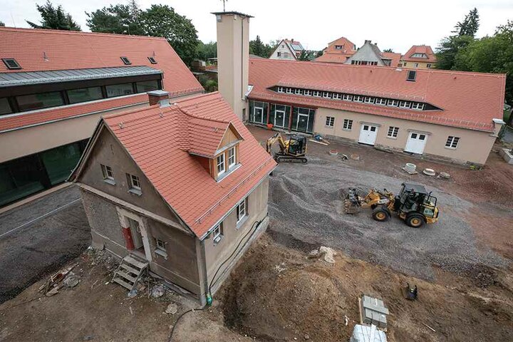 Auf dem Gelände der 84. Grundschule in Hellerau rollen derzeit die Bagger. Nach den Winterferien soll hier der Schulbetrieb losgehen.