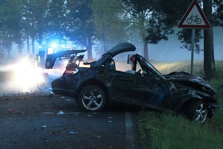 Aus noch ungeklärter Ursache verlor sie die Kontrolle über ihr Fahrzeug.