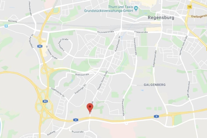 Der Mann wurde verletzt in einem Gebüsch im Regensburger Stadtteil Ziegetsdorf gefunden.