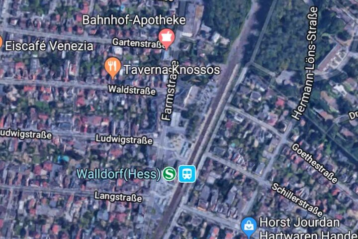 In der Farmstraße in der Nähe des Bahnhofs griffen die Männer an.