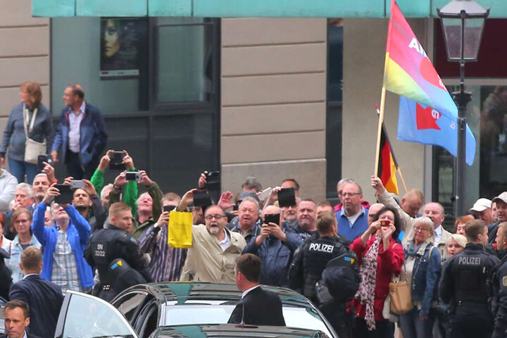 PEGIDA-Teilnehmer versammelten sich am Montagabend in der Stadt.