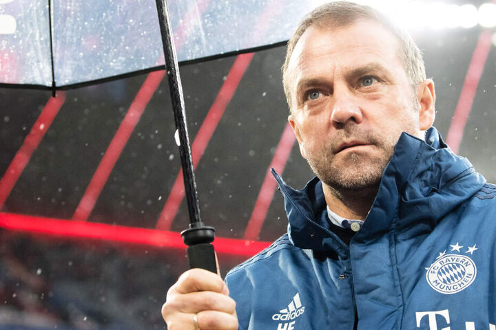 Bleibt Hansi Flick bis Sommer? Die Trainerfrage beim FC Bayern München steht weiter im Raum.