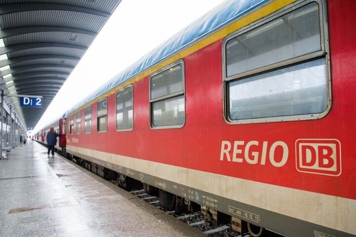 Der Anschlag wurde auf den Regionalzug nach Sylt verübt. (Symbolbild)