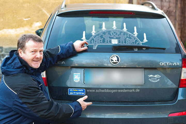 Seine Liebe zum Erzgebirge zeigt der Niedersachse Wolfgang Lorentz auch auf dem Auto.