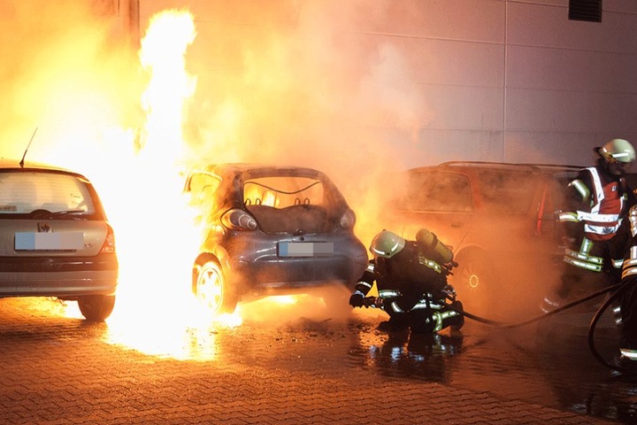 Brandserie im Erzgebirge: In Lößnitz steckten Feuerteufel diesen Toyota bereits im Februar an.