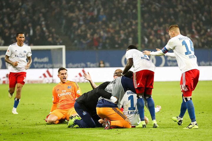 Wird der HSV auch ohne Stürmer Pierre-Michel Lasogga (Dritter von rechts) gegen den 1. FC Union Berlin jubeln können?