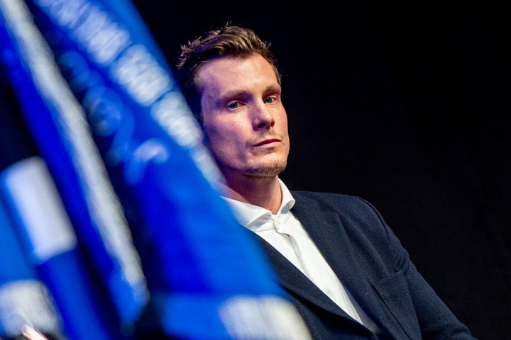 Trotz des eindeutigen Wahlergebnisses gibt es für Marcell Jansen erst einmal nichts zu lachen. Er tritt in seinem neuem Amt als HSV-Präsident ein schweres Erbe an.