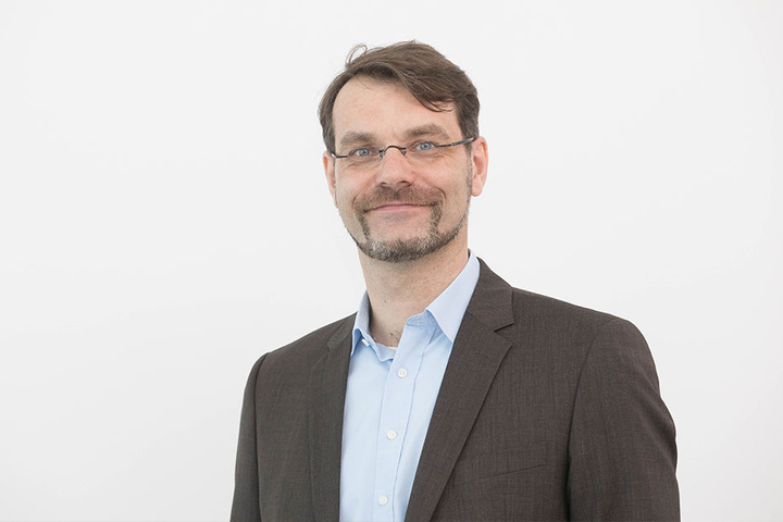 Oliver Aubel (45) ist im Dresdner Werk verantwortlich für das Thema "Automotive".