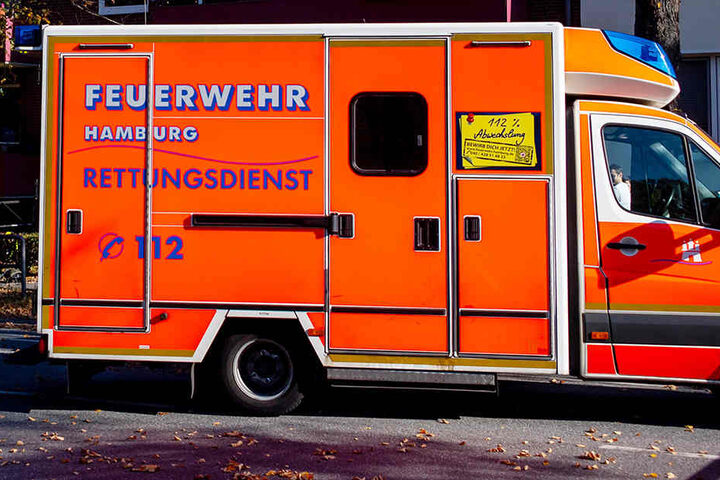 Der Rettungsdienst musste den Verletzten ins Krankenhaus bringen. (Symbolbild)