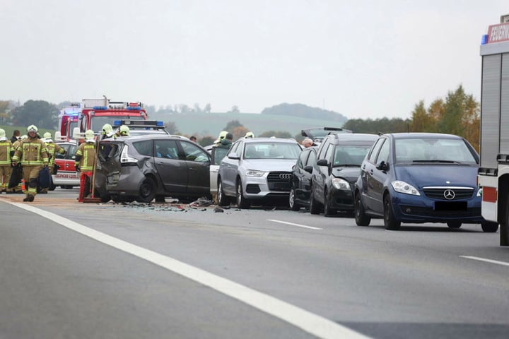 Die Autobahn ist in Fahrtrichtung Görlitz komplett gesperrt.