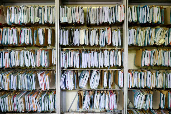 Die Papierakten müssen nun vorerst weiterhin gewälzt werden.
