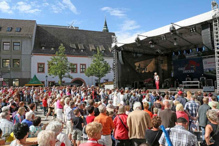 Auf dem Kornmarkt begeisterte Linda Feller das Publikum.
